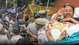 'গণঅভ্যুত্থানের গান শুনছে দিল্লি'