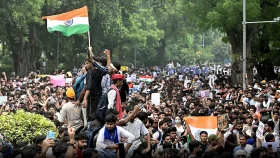 মিম থেকে আন্দোলন: দক্ষিণ এশিয়ার ক্ষুব্ধ তরুণদের নতুন রাজনীতি