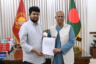 মাহফুজ আলম দায়িত্ব পালন করছিলেন তথ্য ও সম্প্রচার মন্ত্রণালয়ের উপদেষ্টা হিসাবে