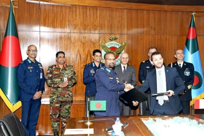 ইউরোফাইটার টাইফুন কিনতে ইতালির প্রতিষ্ঠান লিওনার্দো এসপিএ&rsquo;র সাথে আগ্রহপত্র সই করেছে বাংলাদেশ বিমানবাহিনী