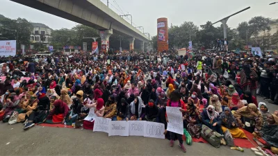 শাহবাগ দিয়ে সব ধরনের যান চলাচল বন্ধ। ছবি: ইনকিলাব মঞ্চ