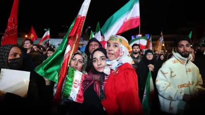 যুদ্ধবিরতি প্রস্তাবের পর তেহরানে উৎসবে নেমে আসে ইরানিরা 