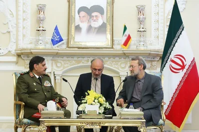 ইরানের সুপ্রিম ন্যাশনাল সিকিউরিটি কাউন্সিলের একটি বৈঠকে তখনকার জাতীয় নিরাপত্তা প্রধান আলি লারিজানি, যাকে গত মাসে হত্যা করা হয়েছে।