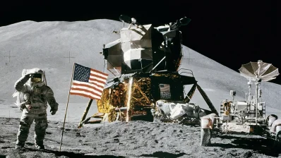 চাঁদে অবতরণ। &ldquo;একজন মানুষের জন্য ক্ষুদ্র পদক্ষেপ, কিন্তু মানবজাতির জন্য এক বিশাল অগ্রযাত্রা।&rdquo;