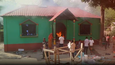 কুষ্টিয়ায় পীরের আস্তানা ভাঙচুর করে আগুন দেওয়া হয়