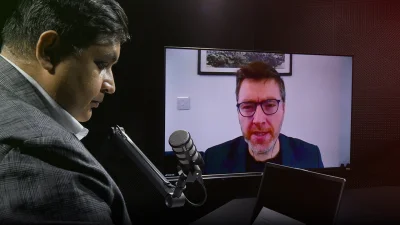 সামরিক শাসনকে বৈধতা দেওয়ার জন্য হাতিয়ার হিসেবে বেছে নেয় ধর্মকে। ১৯৬০-এর দশকের শুরুতে আশা ছিল, সামরিক বাহিনী হয়তো কয়েক বছর ক্ষমতায় থেকে গণতান্ত্রিক সরকারের হাতে ক্ষমতা হস্তান্তর করবে, তবে তারা তা করেনি: রোনান লি