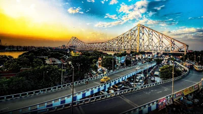 পশ্চিমবঙ্গের নির্বাচনে শুধুমাত্র একটি ইস্যুই নয়; বাংলা পরিচয়, বহুত্ববাদ, হয়রানির আশঙ্কা, পুলিশি কঠোরতা, চাকরি, মূল্যস্ফীতি ও কল্যাণমূলক সুবিধার মতো দৈনন্দিন ইস্যুতে আলোচনায় উঠে আসছে।