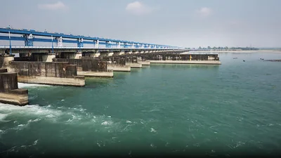 ১৯৯৮ সালে ভারত জলাপাইগুড়ির গজলডোবায় ব্যারেজ তৈরি করে তিস্তা নদীর ওপর।