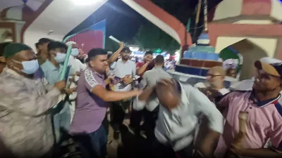 বৃহস্পতিবার রাতে শাহ আলী মাজারে হামলা হয়। ভিডিও থেকে নেওয়া ছবি 