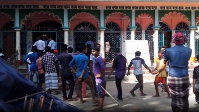 ২০১৬ সালের ৩০এ অক্টোবর ওই এলাকায় ১৫টি মন্দির ও তিন শতাধিক বাড়িঘরে হামলা, লুটপাট ও আগুন জ্বালিয়ে দেওয়া হয়। ছবি: সংগৃহীত