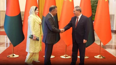 প্রধানমন্ত্রী তারেক রহমানকে উষ্ণ অভ্যর্থনা জানান চীনের প্রধানমন্ত্রী