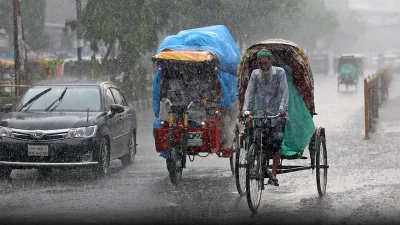 দেশের বিভিন্ন স্থানে চলছে ভারী বৃষ্টি