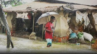 পানি নামতে থাকায় এখন সামনে এসেছে নতুন সংকট।