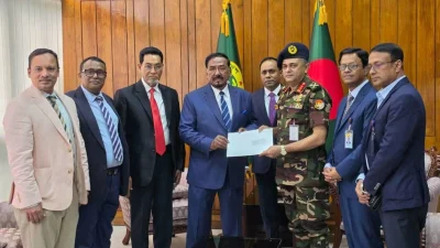 রাষ্ট্রপতির পদত্যাগপত্র গ্রহণ করছেন স্পিকার হাফিজ উদ্দিন আহমদ