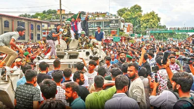 চৌঠা অগাস্ট সারাদেশে অন্তত ৯৪ জন নিহত, শুধু সিরাজগঞ্জেই ১৩ জন পুলিশ সদস্য মারা যান।