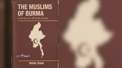 ইসরায়েলি স্কলার ও কূটনীতিক মোশে ইয়েগারের তার &lsquo;দ্য মুসলিমস অব বার্মা&rsquo; বই এবং গবেষণাপত্র &lsquo;দ্য ক্রিসেন্ট ইন আরাকান&rsquo;-এ দেখিয়েছেন আরাকানে মুসলিম উপস্থিতি কয়েকশ বছরের পুরোনো।