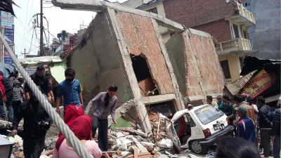 গত অগাস্ট মাসে নেপাল ও তিব্বতের সীমান্ত অঞ্চলে হিমবাহ ধস এবং বন্যায় ১,৩০০ জনেরও বেশি মানুষের প্রাণ যায়। নিখোঁজ হয় কয়েক হাজার মানুষ।