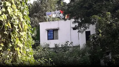  গাজীপুরের পাতারটেক এলাকার এই বাড়িতেই কাউন্টার টেরোরিজম ইউনিটের &lsquo;অপারেশন শরতের তুফান&rsquo; চালানো হয়। 