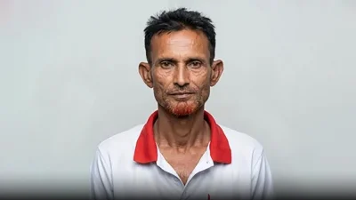 খুলনার রূপসা উপজেলায় ছেলে জয় ঢালীকে কুপিয়ে ও গলা কেটে হত্যার ৫০ দিন পর তার বাবা আক্তার ঢালীকে গুলি করে হত্যা করেছে দুর্বৃত্তরা।