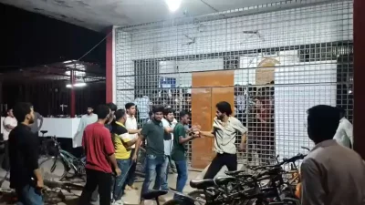 রবিবার জিয়াউর রহমান হলে ছাত্রদল নেতা-কর্মীরা সাংবাদিকদের ওপর হামলা চালায় 