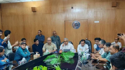 শিক্ষার্থী ও সাংবাদিকদের সঙ্গে বৈঠক করছে বিশ্ববিদ্যালয় প্রশাসন