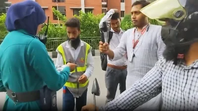 এ ধরনের ভিডিও কি নাগরিকের সামাজিক মর্যাদা ক্ষুণ্ন করে &lsquo;মিডিয়া ট্রায়াল&rsquo; করার ক্ষেত্র তৈরি করছে কি-না, এ সব নিয়ে প্রশ্ন উঠছে।