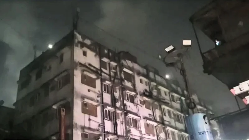 কলকাতায় আগুনে নিহত ৯জন, বেশিরভাগই বাংলাদেশি হওয়ার শঙ্কা